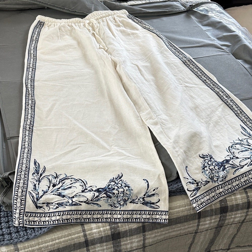 Max Studio Cream Wide Leg Pants with Navy Trim/Bottoms
